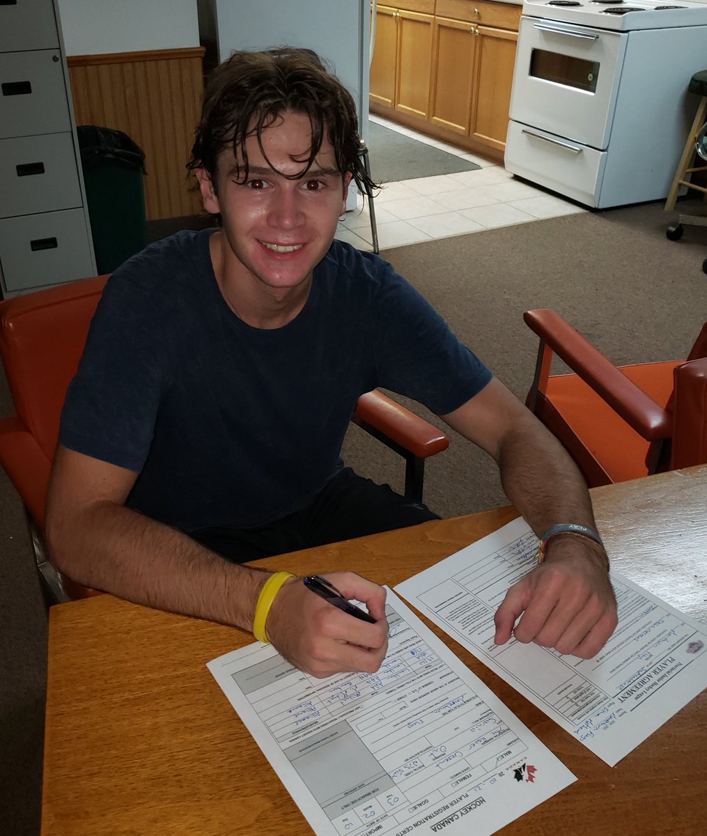MooretownJrC's tweet photo. Flags have signed defenceman Ethan Mathews. Ethan was with the Lambton AAA Midgets last season. Welcome to the Flags Family @EMathews24 https://t.co/3BzF0DT7uz