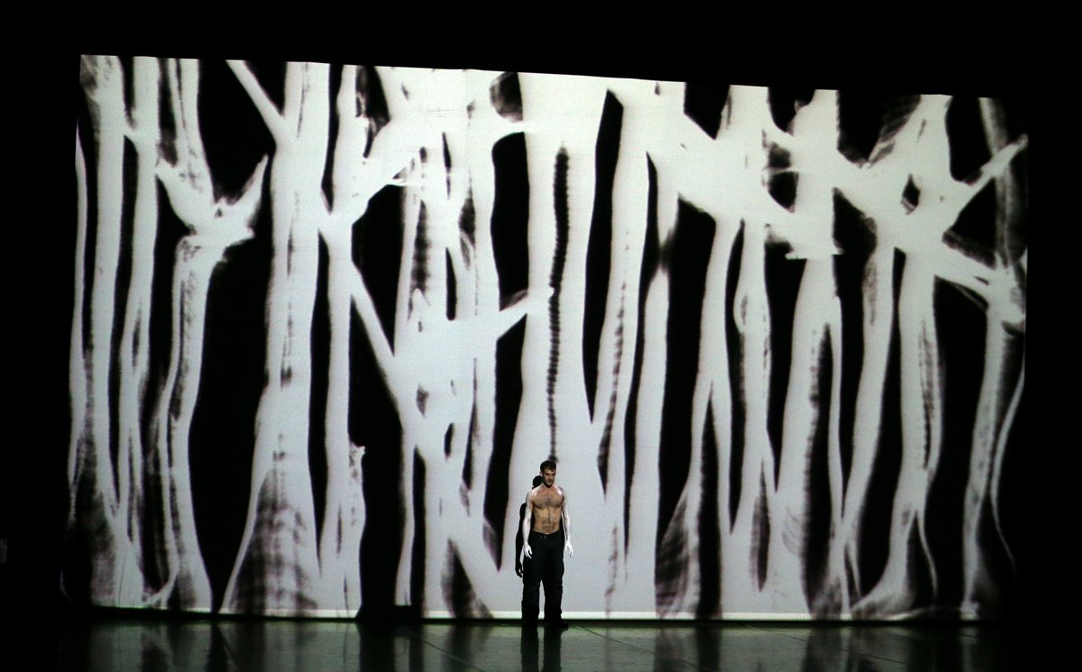 PalaisdeTokyo's tweet photo. Ce week-end, c'est full performances au Palais ! Rendez-vous avec #VincentGlowinski, Révélation Art Urbain @Adagp_ 2018 et nouvel invité du #LascoProject.
-
https://t.co/DOmzVSlSm2 https://t.co/cx2de9Az1Q