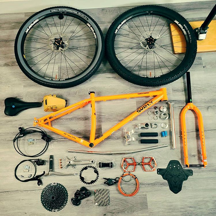 QualityBike's tweet photo. ⁣⁣⁣Highlights to aid daydreams of two-wheeled adventure ⁣⁣⁣
📸 1 - @grip_clip "2020 Surly Karate Monkey 29er+"
📸 2 - @'lightninrick "Time to get LOW! #newbikeday #surlylowside"
⁣📸 3 - @worldofbikesic "Still pumped about the purple pops on this custom build" https://t.co/fqGOdwjuRO