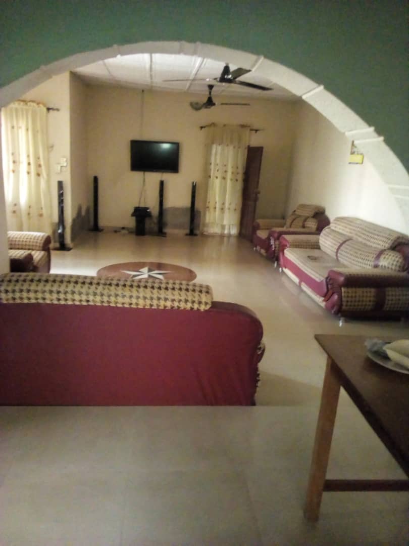 oluwasegun_247's tweet image. For Sale

4 bedrooms bungalow with all rooms en-suit.  

Location: Magodo phase 1 Isheri Extension, Lagos state.  

Location: Receipt and survey plan. 

Price: N25m.