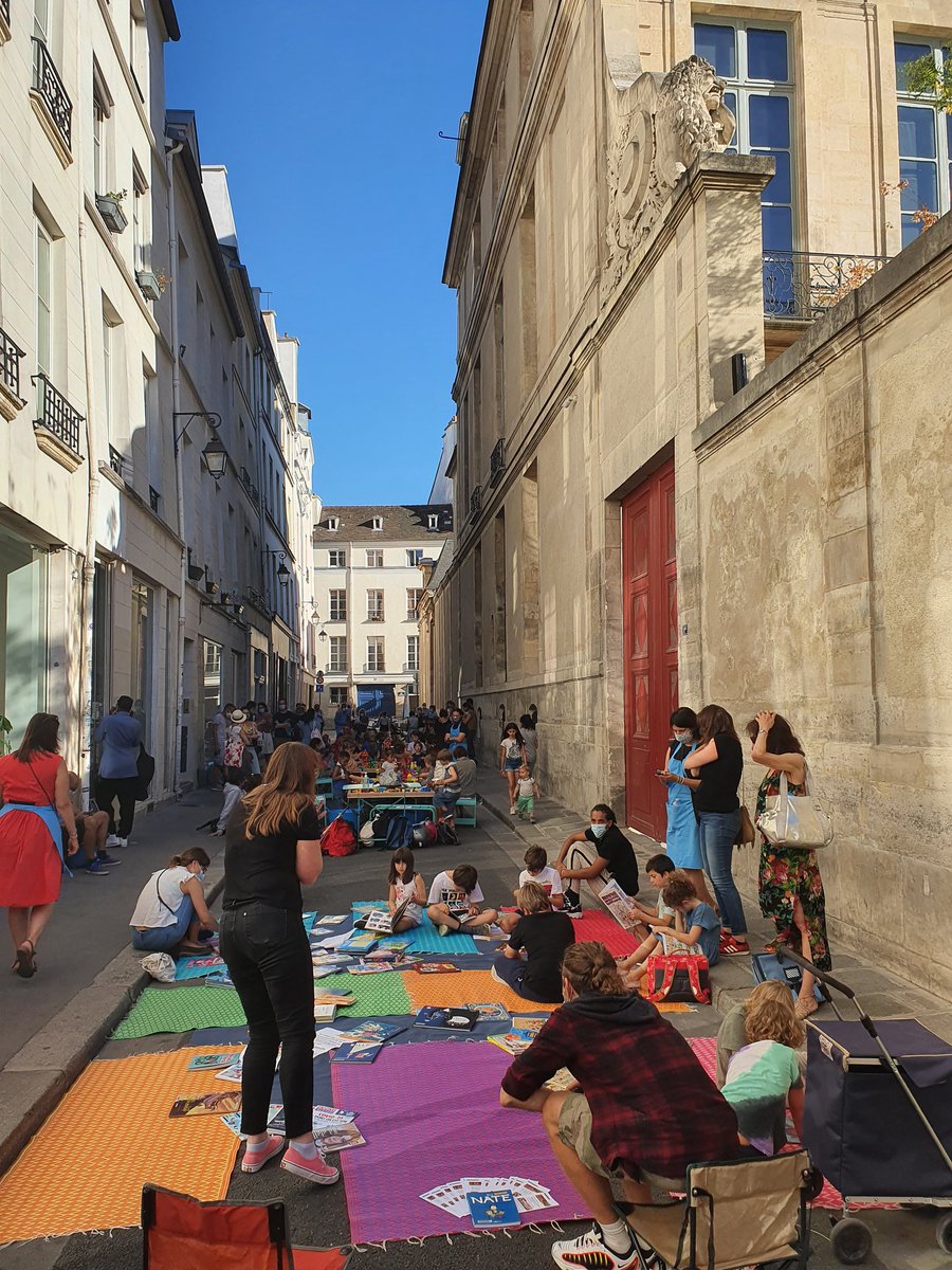 MarionWaller's tweet photo. À #Pariscentre, la " Ruegolotte " est devenue un rdv incontournable pour les enfants : profiter d'une rue transformée en terrain de jeu, courir, se rencontrer 🧸🎨

Une belle inspiration pour tout #Paris https://t.co/SaxPlUiiCh