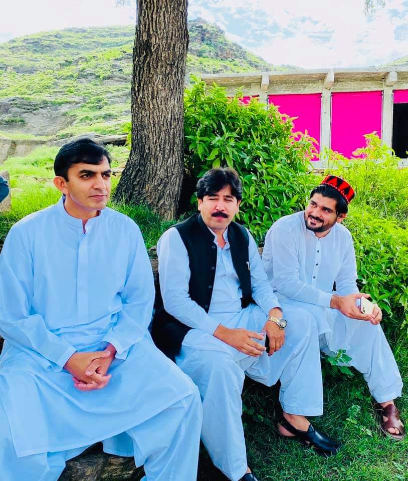 2omarakhan's tweet photo. نن بیاه یوځل وښوده پاکستان مرتدۍ اداره دپښتنو 
مخکښ #غړې #محسن #ډاوړ ونیوه موږ به تر قېامت پورې همدغه #شعاروې چې #لراوبر #ېو #افغان موږ نه پوهېږو چې دغه مردار ملک شېطان ملک پاکستان ولې #پښتانه خپلو اهدافو ته نه پرېږدې 
#لر #اوبر #ېو #افغان 
په درنښت https://t.co/uC6QvWIqSf