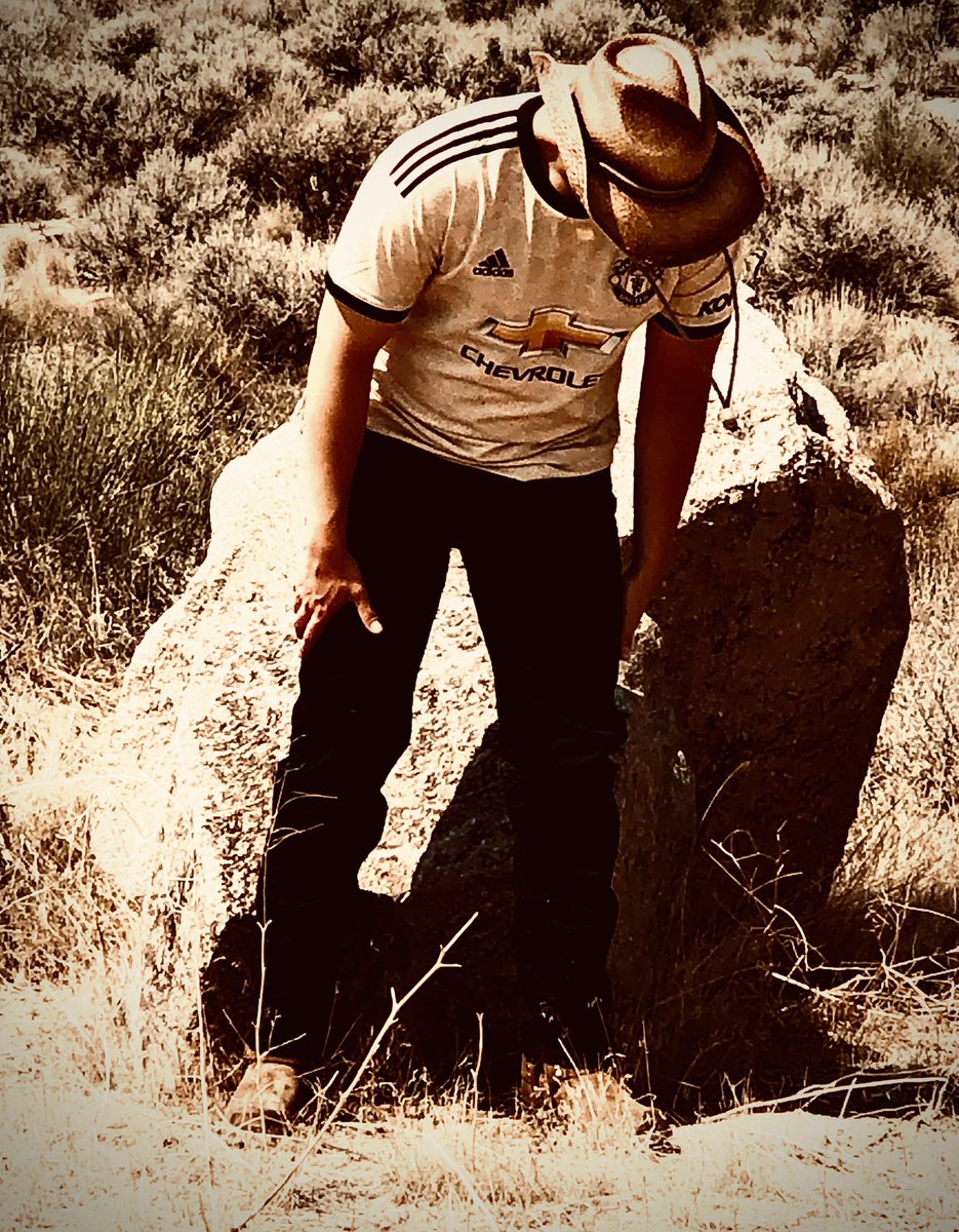Nostalgic_Jay's tweet photo. Døn Julió Reposaö #newbootgoofin #chevyboys #chevygang #whatspoppin #newdripjusthoppedin #petergrimm #manchesterunited https://t.co/SsUQIOGSTg