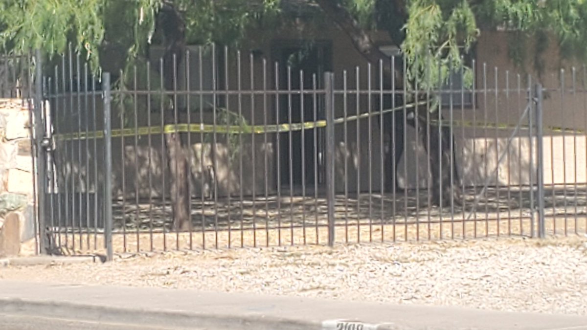On the scene of a reported shooting at 21st ave and Heatherbrae. The Mobile Command unit has arrived. Waiting to hear from <a href="/PhoenixPolice/">Phoenix Police</a> as to what transpired as they collect evidence. #Phoenix <a href="/abc15/">ABC15 Arizona</a>