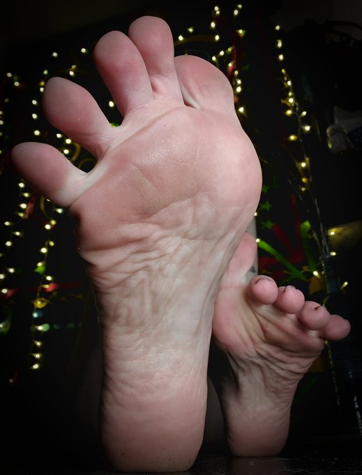 Toe Flex Friday...should be a thing  🥰 https://t.co/Kt1oOJ5DGs https://t.co/s6rgcacuaB<a href="/tag/footfetish"class="tags"><span>#footfetish</span></a><a href="/tag/footslaves"class="tags"><span>#footslaves</span></a><a href="/tag/solesandtoes"class="tags"><span>#solesandtoes</span></a><a href="/tag/feetog"class="tags"><span>#feetog</span></a>