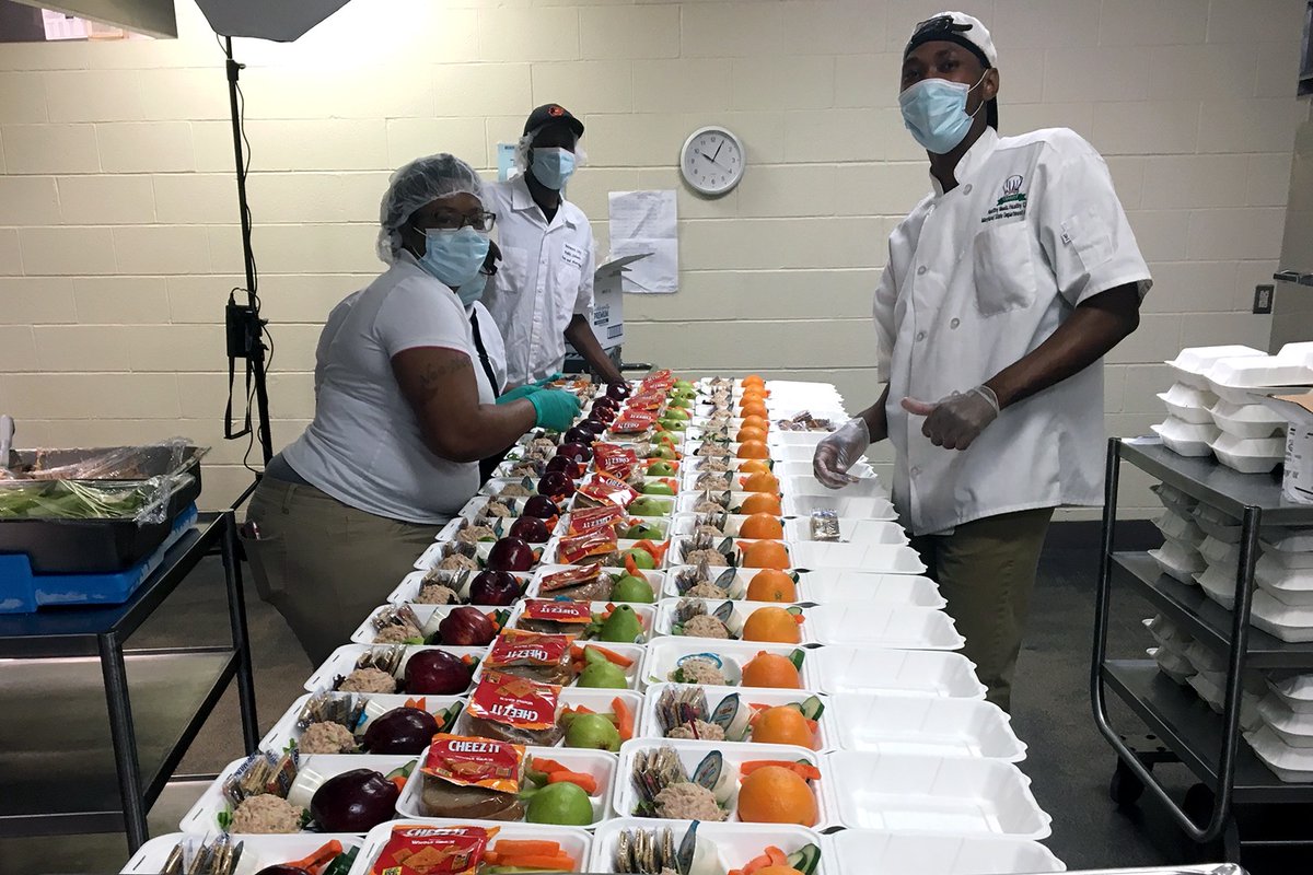 BaltCitySchools's tweet photo. Beginning on Tuesday, September 8th, we will be offering free breakfast &amp; lunch for students at 86 sites. Visit our Meals webpage for the latest updates and info! 

(https://t.co/066gWcr1YK)

#WeAreAllLearning https://t.co/X8gUiVJmYI