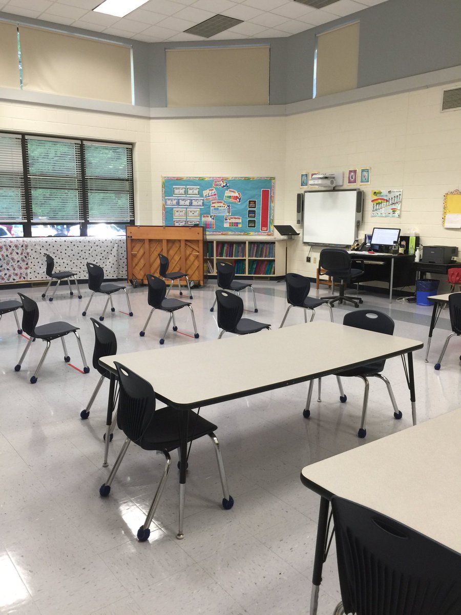 Music room is ready for all our music activities!!🎶🎼🎹💙💛⁦<a href="/Hubbard_School/">MaryAHubbardSchool</a>⁩ ⁦@RSDNJArts⁩