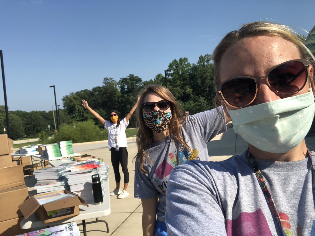 MsKrysiak31's tweet photo. Backpack distribution: ✅                Seeing the faces of students: 💜💜 #AACPSAwesome #PHESpride #KrysiakandKyleteach3 #happyteachers #backtoschool @MsKyle6 @mrsAvolker https://t.co/1NOXZpUQw2