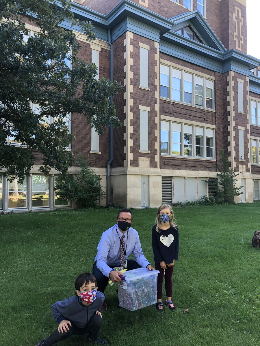 erikadyckhist's tweet photo. Dropped off 200 masks for back to school at Beuna Vista with principal Giesbrecht! #staysafe #covid19sk #backtoschool https://t.co/sFVrLMgJhB