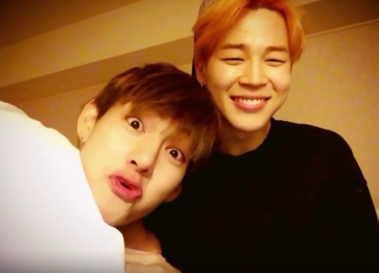 11. Fav vmin in bed tgt moment (minus the one posted from weverse)