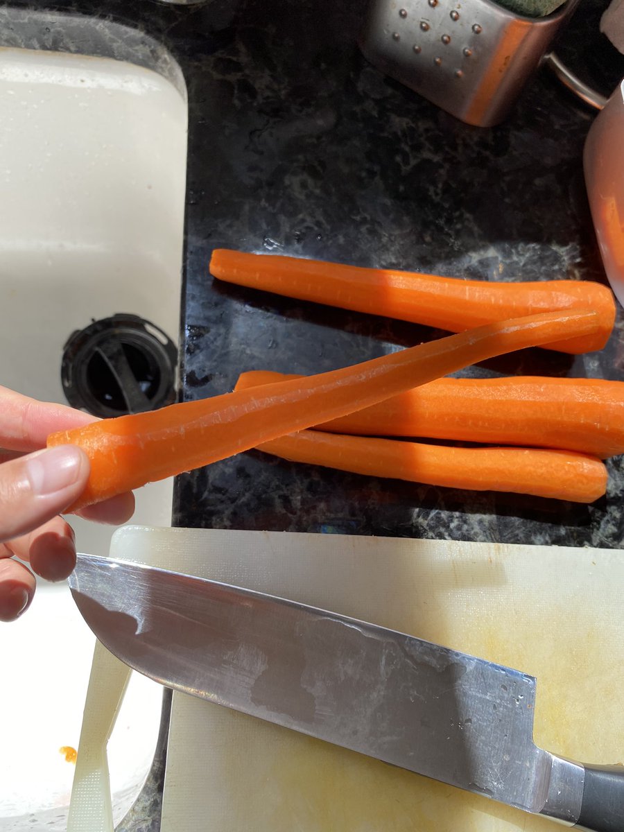 SudsLeeMcNatt's tweet photo. Whenever I see a carrot, I now just think of @StephanieJBlock as Trina in #Falsettosπ€£#ImBreakingDown #bananacarrotsurprise https://t.co/V959rQVoCQ