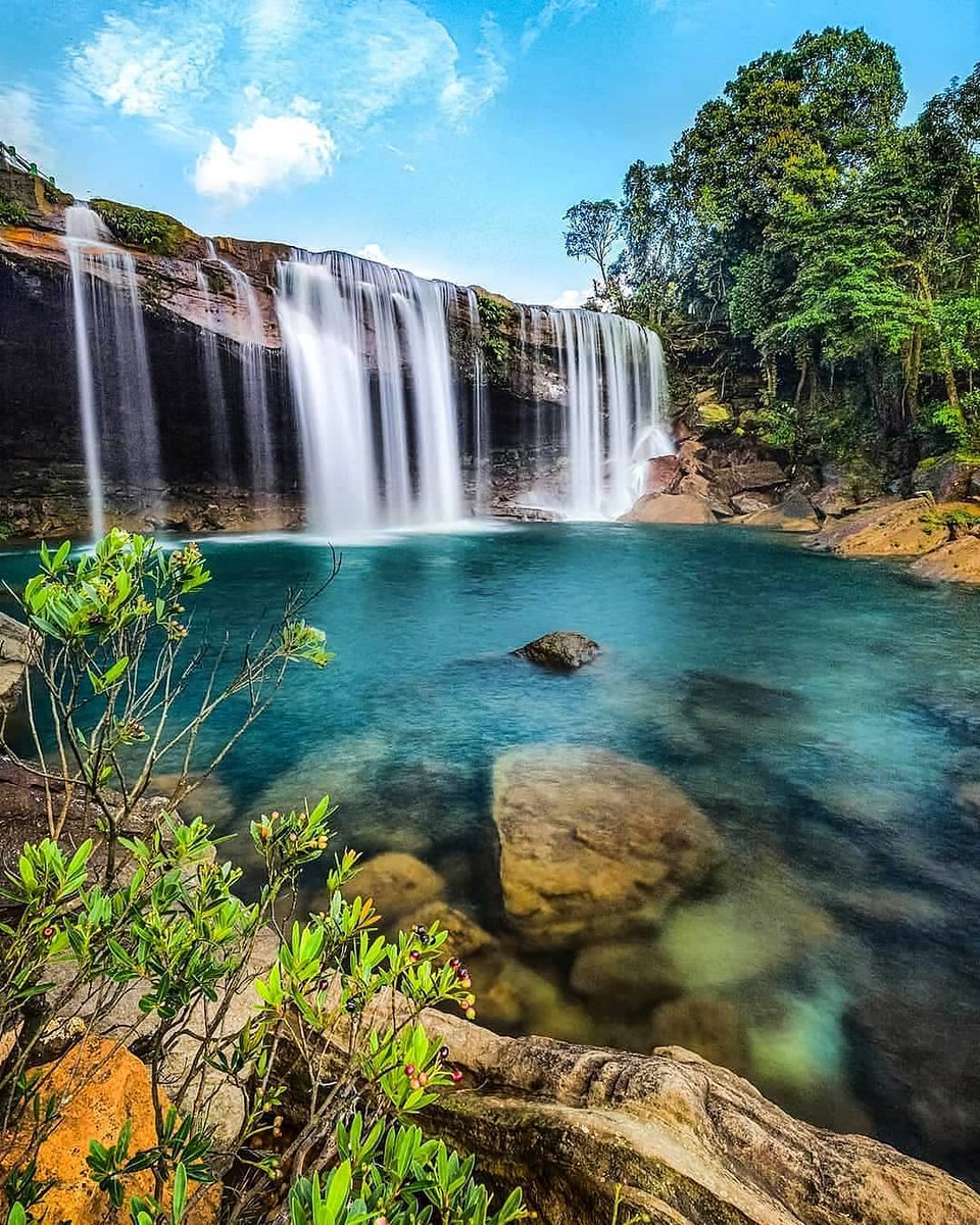 beingNEastindia's tweet photo. Nestled in the serenity of Jaintia hills, Krang Suri falls is amongst one of the most scenic waterfalls of Meghalaya. ๐
Location : Krangshuri Water Fall, Meghalaya ๐
#FollowUsPlease ๐ฎ๐ณ
#RetweeetPlease ๐ฎ๐ณ
#life_in_the_northeast_india
#credit thepahaditraveller_ https://t.co/AeqJwnp9S1