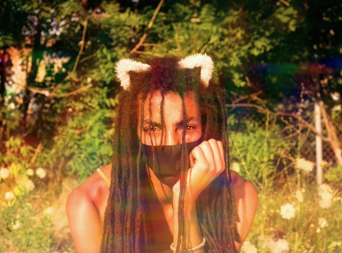 BricksGlitter's tweet photo. Much love everyone, we say hi! Wave to Mona🌊
Model: @____mona____beats
📸 by @maxholio
✨✨✨
#Queer #TorontoQueer #QueerCommunity #BricksandGlitter #BandG #Trans #Indigenous #Black #Brown #Intersex #POC #journey #process #compassion https://t.co/LiLhKtwD6M