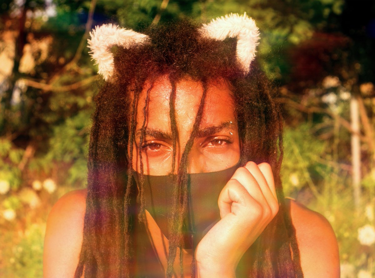 BricksGlitter's tweet photo. Much love everyone, we say hi! Wave to Mona🌊
Model: @____mona____beats
📸 by @maxholio
✨✨✨
#Queer #TorontoQueer #QueerCommunity #BricksandGlitter #BandG #Trans #Indigenous #Black #Brown #Intersex #POC #journey #process #compassion https://t.co/LiLhKtwD6M