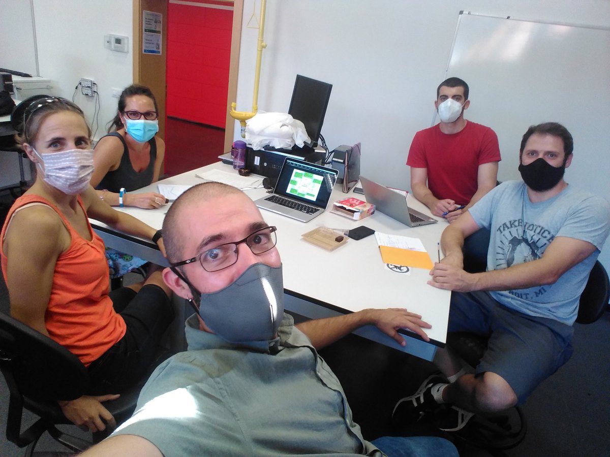 victorlopezsbd's tweet photo. Molt content de començar el curs acompanyat d'un grup de profes de fisica i química del #diatic i @EduglobalStem q preparen oposicions.
Reflexionant sobre com les grans idees de la didàctica poden ajudar a preparar els casos pràctics que caldrà desenvolupar a l'examen :) https://t.co/UQLYUlS3fp