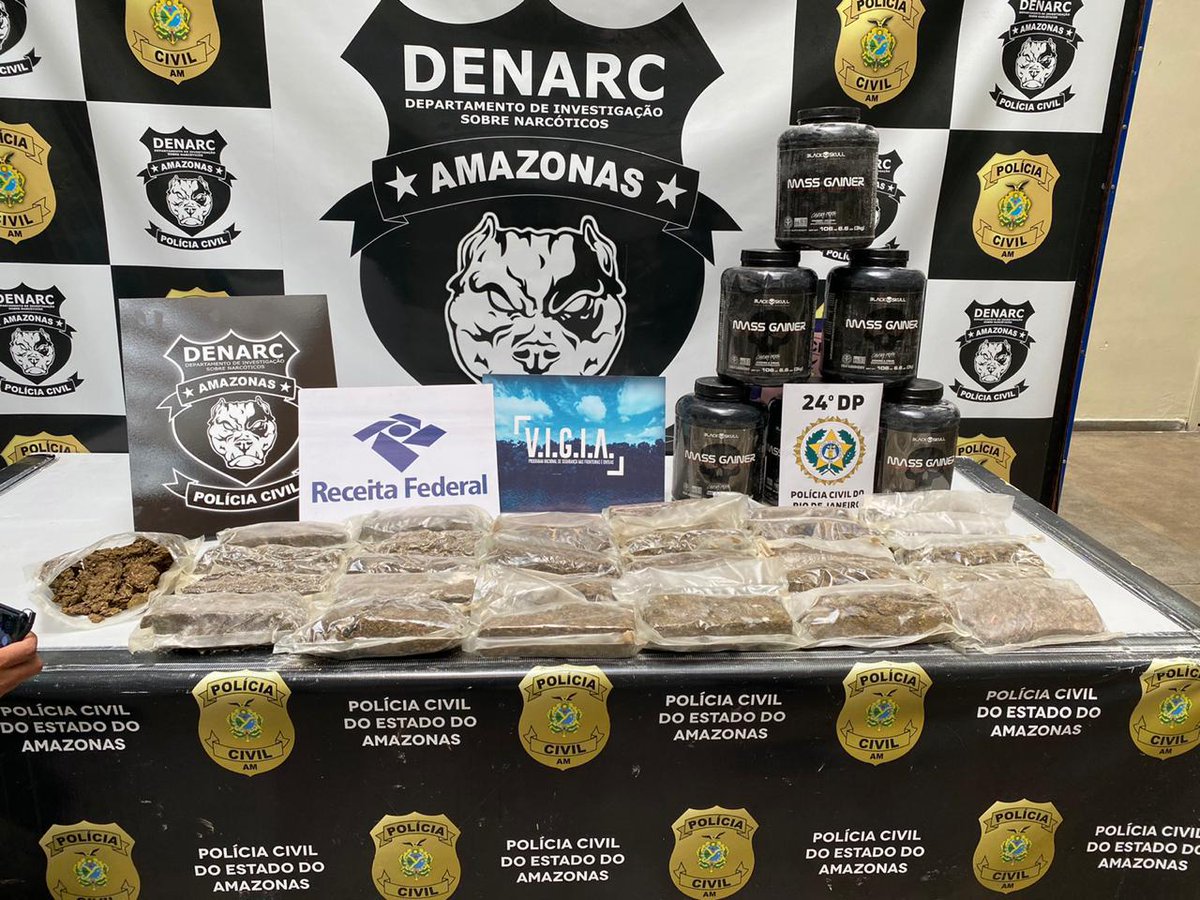 PCERJ's tweet photo. #24DP, com apoio da @policiacivilam e da @ReceitaFederal, interceptou e apreendeu uma carga de skank avaliada em R$ 500 mil. A droga foi encontrado no Aeroporto de Manaus e estaria sendo levada para o Complexo da Maré. Saiba mais: https://t.co/1O0DgtN7wR https://t.co/3QG6fH4Pd5