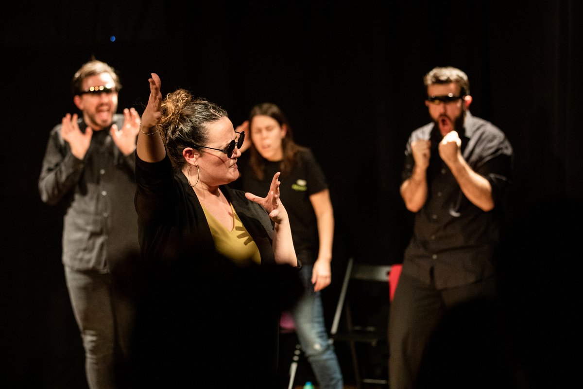 Bululu2120's tweet photo. Y para cerrar el fin de semana, que menos que con usas risas improvisadas con #Imprototipos Tras observarnos desde su nave durante los últimos meses, unos alienígenas nos han abducido para celebrar los logros de la raza humana.
https://t.co/8TViLzMjzU @programate #CulturaSegura https://t.co/o3O1jo7zK7