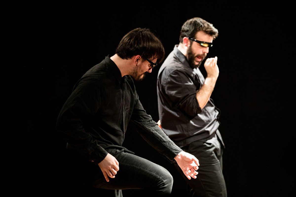 Bululu2120's tweet photo. Y para cerrar el fin de semana, que menos que con usas risas improvisadas con #Imprototipos Tras observarnos desde su nave durante los últimos meses, unos alienígenas nos han abducido para celebrar los logros de la raza humana.
https://t.co/8TViLzMjzU @programate #CulturaSegura https://t.co/o3O1jo7zK7