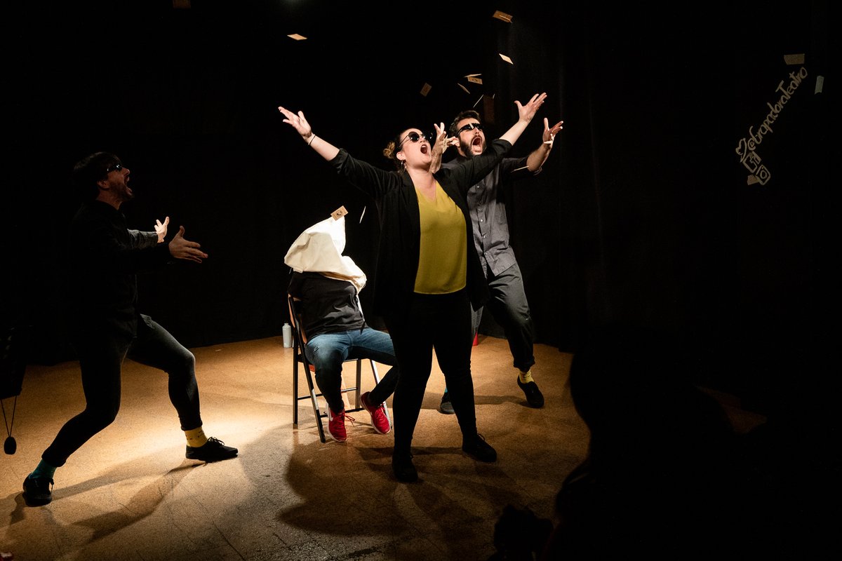 Bululu2120's tweet photo. Y para cerrar el fin de semana, que menos que con usas risas improvisadas con #Imprototipos Tras observarnos desde su nave durante los últimos meses, unos alienígenas nos han abducido para celebrar los logros de la raza humana.
https://t.co/8TViLzMjzU @programate #CulturaSegura https://t.co/o3O1jo7zK7
