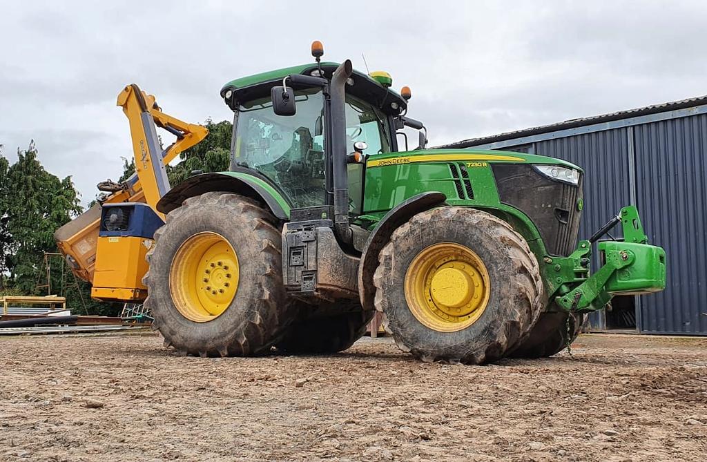 Look out! Spot of trimming coming up 👊
#johndeere #tractor #7230R #farmerjack4k #farming #farminguk #agriculture #agriculturelife #lifeonthefarm #johndeeretractor #johndeerepower #johndeeregreen #fieldtotable #fridaymotivation #fridayvibes #Herefordshire
instagram.com/p/CEuMDgVHkiI/…