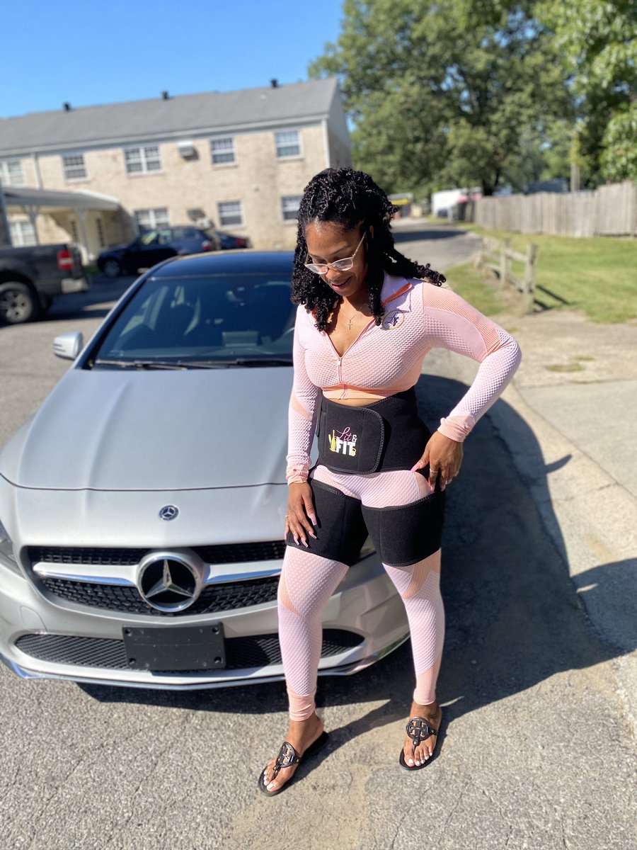 __JellDanielle's tweet photo. It cost $0.00 to retweet my small business.
Thats the same price as shipping all weekend 🤸🏾‍♀️
https://t.co/Wj58eFJXcF https://t.co/WYvQRqHGln