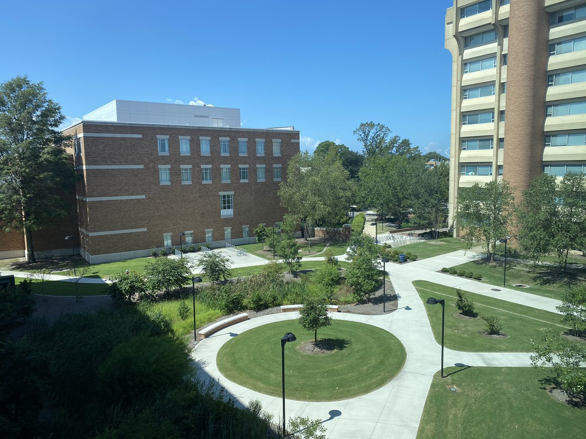 Lamar_Reams's tweet photo. Beautiful day on the campus of @ODU. ☀️ https://t.co/aP6EwvNW0w