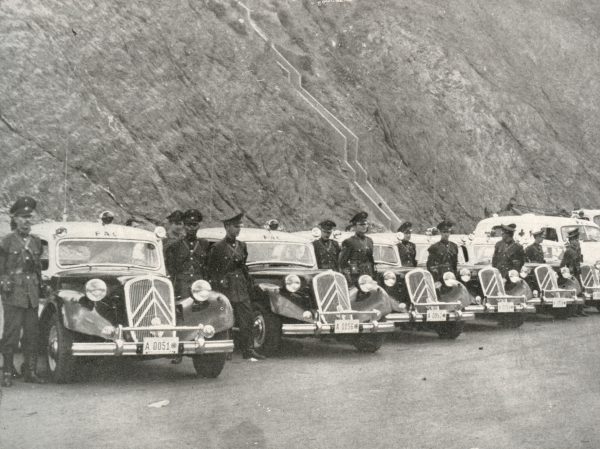 tachirense89's tweet image. Flota de patrullas Citroen para vigilar autopista Caracas- La Guaira. Años 50.