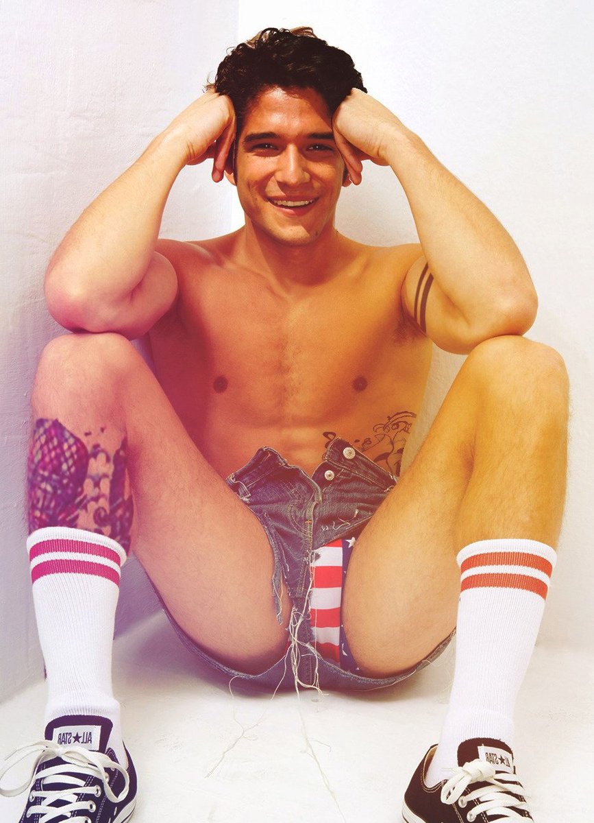 Tyler Posey bulge 🤤