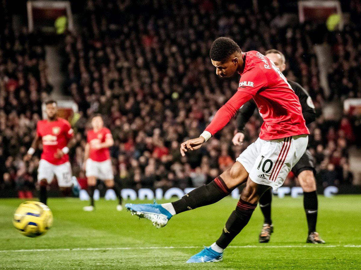 Look at the body and leg positions of Greenwood, Martial and Rashford. The former two use the rounded in-step almost exclusively whilst Rashford tends to choose the straight-legged in-step.Notice how Greenwood and Martial's shooting leg swings over whilst Rashford's doesn't.