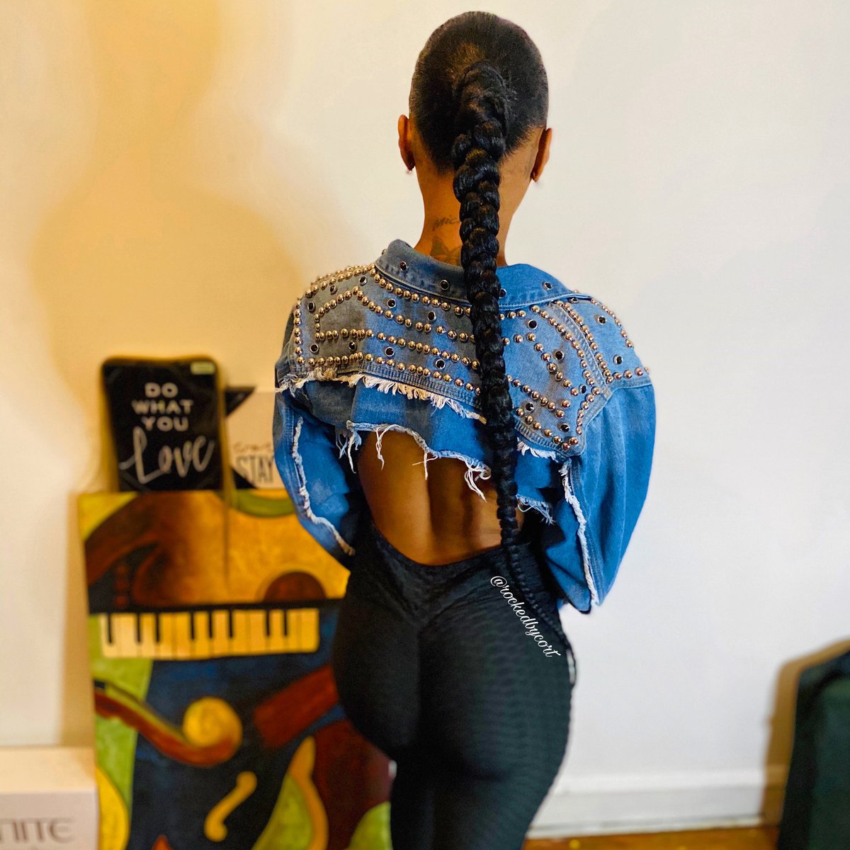 Rockedbycort's tweet image. Long sleek Braid |
.
.
.
#onebraid #rockedbycort #braidlife #sleekponytail #summerhair #trendy #hairfashion #naturalhairstyles #weekendvibes #rockstar #dopegirl #bestoftheday #braidextension #chicagohairstylist