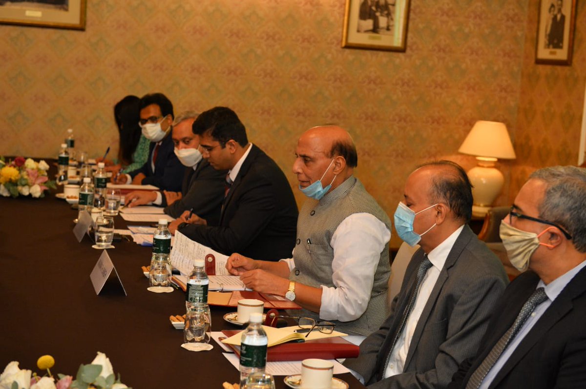 Geeta_Mohan's tweet photo. India-China defence ministers meet
70 minutes and counting...

@rajnathsingh @RusEmbIndia @IndEmbMoscow @mod_russia 
#IndiaChinaStandoff #Ladakh #Pangong #India #China https://t.co/bD8WJvddie