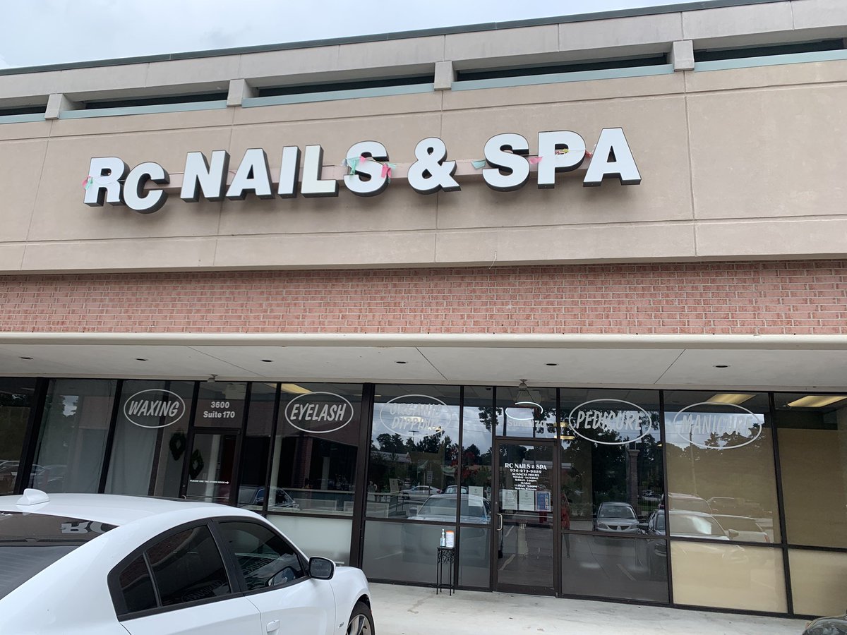 tiffxniee's tweet photo. my moms shop has been struggling since COVID. shes real close to having to shut down and i dont want her to lose all her money and time she put into fixing this place up. PLS RT TO GET HER SHOP OUT THERE. https://t.co/6DGsGVffiz
