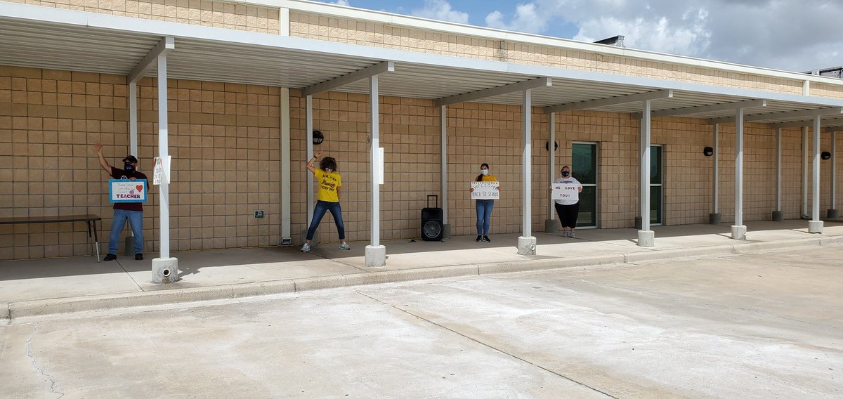 Celebrating our hard-working teachers and staff with a special lunch today <a href="/DrRodriguezElem/">Dr. Rodriguez STEM Academy</a>! ❤ We're excited to start the school year! Have a great first day of school! #EngagetheHeart #ExperienceHCISD