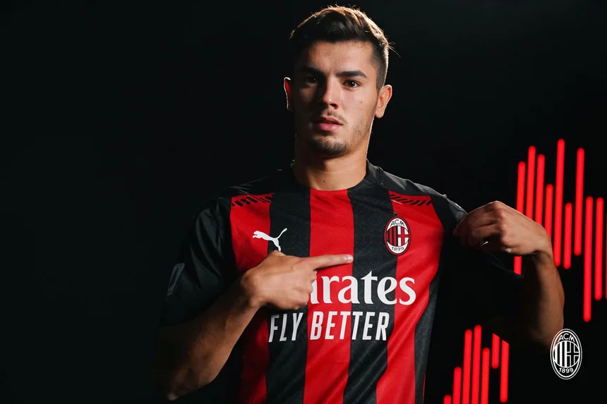 SempreMilanCom's tweet photo. 📸 More pictures? Go on then. 

🤝 #WelcomeBrahim 🔴⚫️ https://t.co/wxINFqQJy0