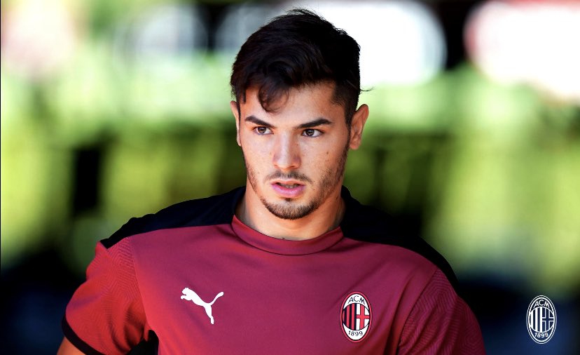 SempreMilanCom's tweet photo. 📸 More pictures? Go on then. 

🤝 #WelcomeBrahim 🔴⚫️ https://t.co/wxINFqQJy0