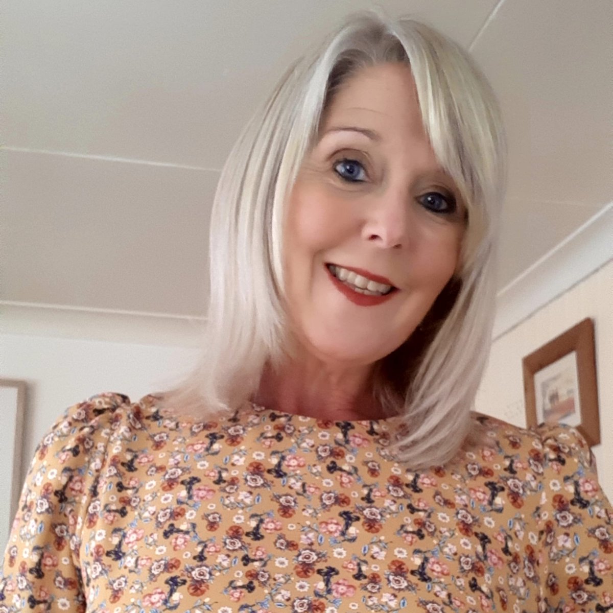 saxysandra's tweet photo. New hair π₯°
#refreshed #ashtones #cut https://t.co/DExY2QAuU4