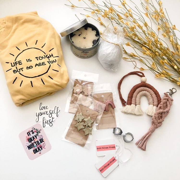 _kaitlyn__marie's tweet photo. Giveaway time on our business Instagram!! Go to @ _craftqueens on insta to enter this is a good one guys 😍✨🌻 https://t.co/p0LoGvpa5m