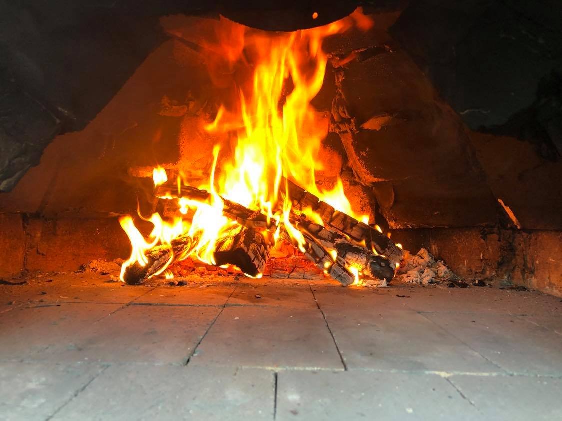 elingre1's tweet photo. De hemningsløse trollene bak #AFR/#VAFR/#DAFR #Frognerfruersforening #Forulempingstilsynet osv får trolle videre gjennom helgen. Jeg skal ta kveldsbad. Så skal jeg spise steinovnsbakt pizza fra ny ovn, og se på TV med kjæresten min😊 Det begynner å bli fin varme. https://t.co/kN6RfWdsat