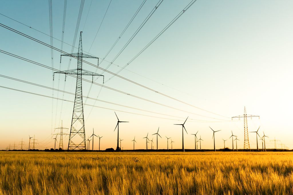 CaliforniaISO's tweet photo. The #LaborDayWeekend is bringing high temperatures. Conserve #energy during peak hours. #EveryWattCounts
•Turn off unnecessary lights
•Use fans
•Unplug unused power strips, lamps, and appliances
Visit https://t.co/wmXTZMKG8c for more #energy saving tips. https://t.co/KnZqux7b6o