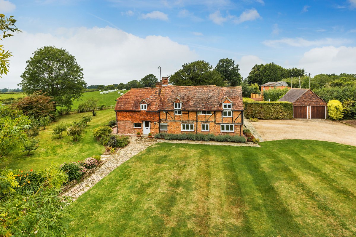 PlatformProps's tweet photo. This awesome Grade II listed house in #Hever has some viewings this weekend. We filmed our #drone video today, watch this space! #WeArePlatform #Property #Drone #Photography
Link: https://t.co/WBFZnSoLpV https://t.co/IsZMXSzwh3