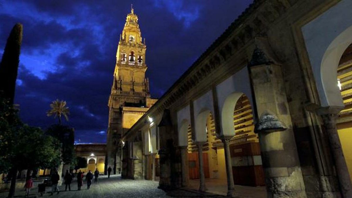 Cordoba_spain's tweet photo. 💙 Aún hay quien se pregunta por qué te quiero...

#CordobaEsp https://t.co/e0mn7rbrk8