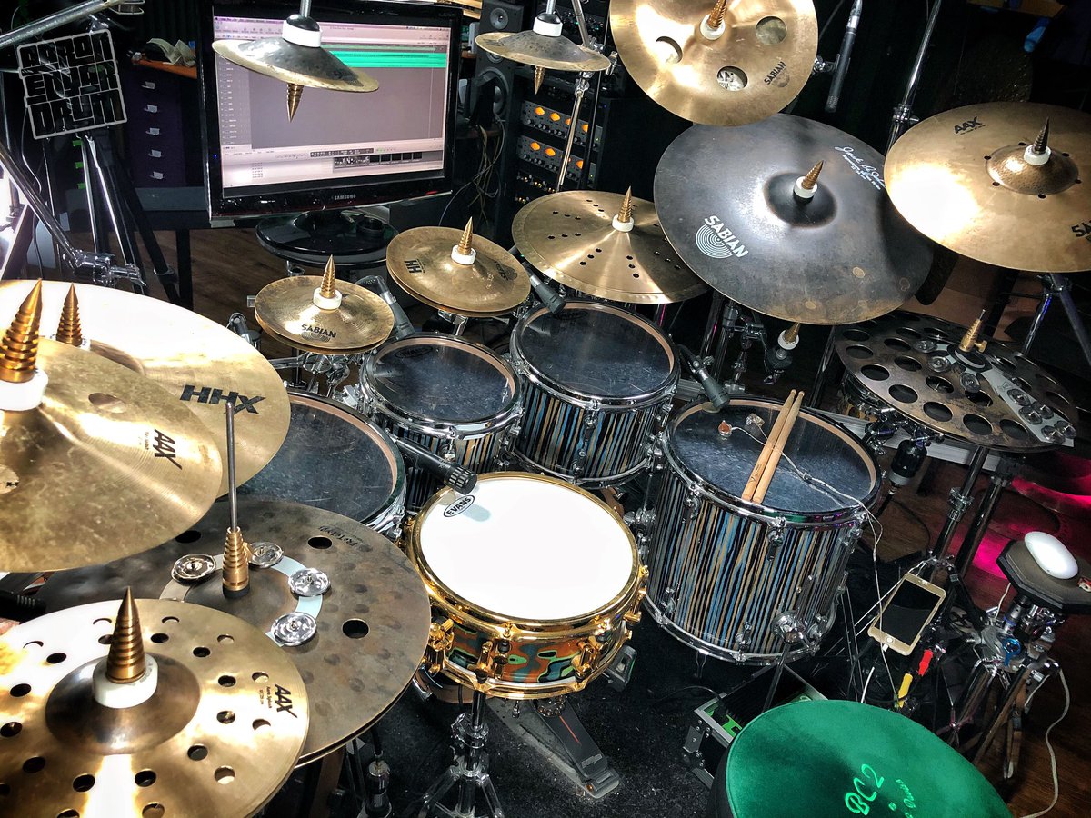 AaronEdgarDrum's tweet photo. 👽 Thick Beech Babes! 👽
How thick!? ...check my next post! 🤯
🛸
#drums #drumming #cymbals #sabian #drummer #moderndrummer #prog #math #music #gearporn #drumporn #sonor #drumeo #AlienProg #OtherWorldProblems https://t.co/s7G4jfKPtG