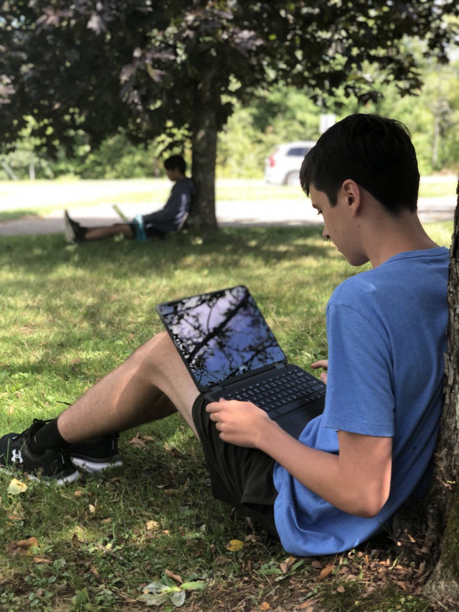 MrsScozzafava's tweet photo. Ss end a long week still strong and engaged in their learning. So grateful for this community of learners. @lps912 @RSD6_LPS_Supt #thisisdistancelearning #contactlesscurriculum https://t.co/5f9316KM5o