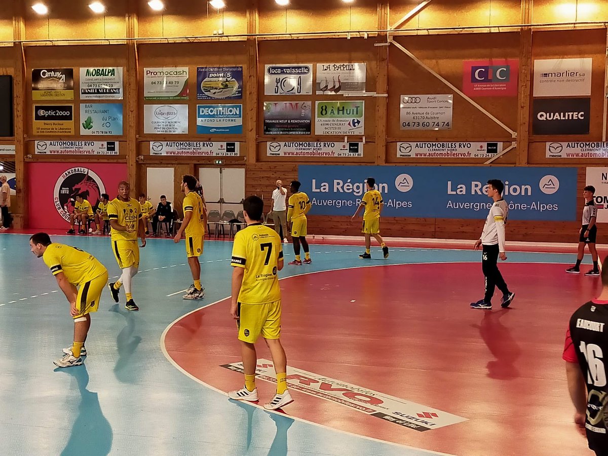 TeamChambe's tweet photo. ❌ Le Centre de Formation de la #TeamChambé s’est incliné sur le score de 34-26 face à @HandballCournon dans ce nouveau match de préparation ! 
Prochain match dès demain avec la reception de Venissieux à Jean-Jaurès ! 

#AllezChambé 
#FormationChambérienne 💛🖤 https://t.co/AkPCkFvDWe