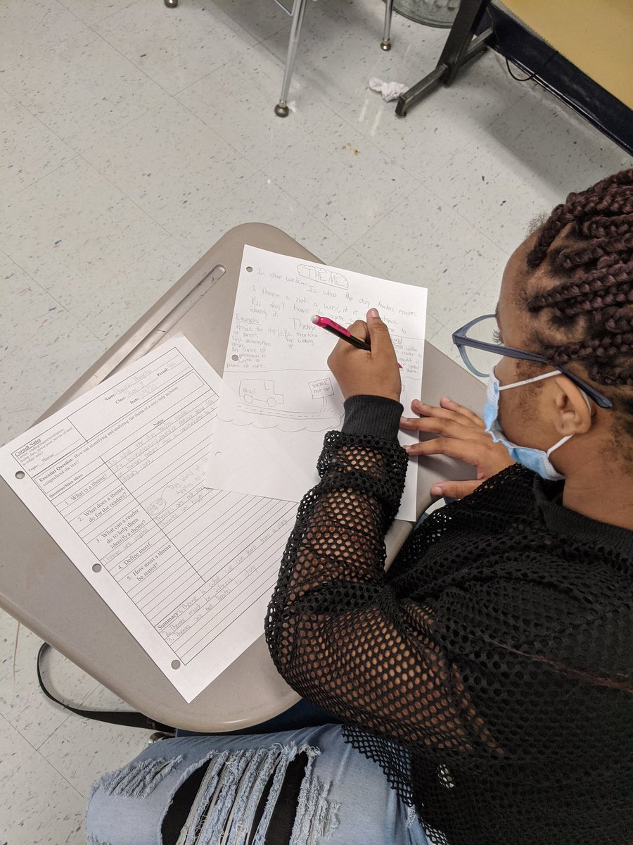 Students usually take to #sketchnotes like a fish to water. Thank you <a href="/LSkae/">Leticia Elcy Skae, PhD</a> for seeing the value of inviting me into your room to integrate Art into your ELA class #steam #artandela #ela #visualnotes #visualnotetaking