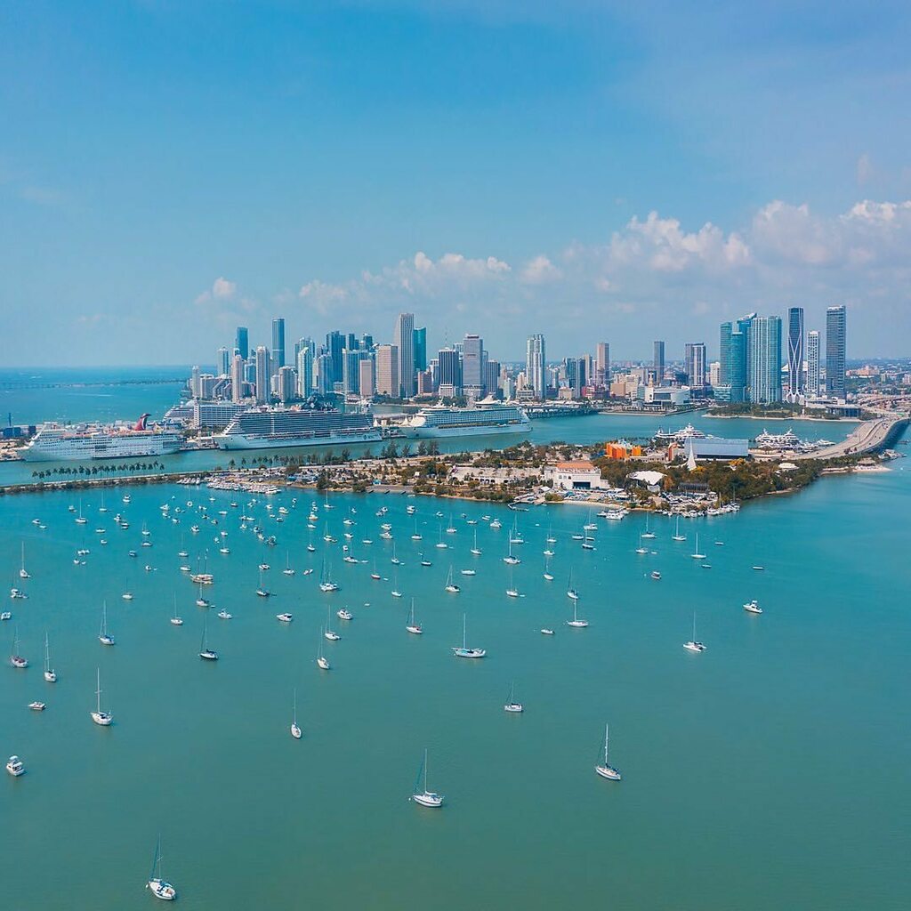 TheMiamiGuide's tweet photo. Happy Friday from Miami 🌴
Wishing you a relaxing and fun Labor Day Weekend 🙌 what are your plans? ⠀
📸 @visuals.by.luis
#labordayweekend #beachlifestyle #miamibloggers #labordayweekend2020 #miamibeachlife #miamibeachflorida #beachvibes #miamivibes … https://t.co/A3lUwrn3H0 https://t.co/WBa0VaIbni