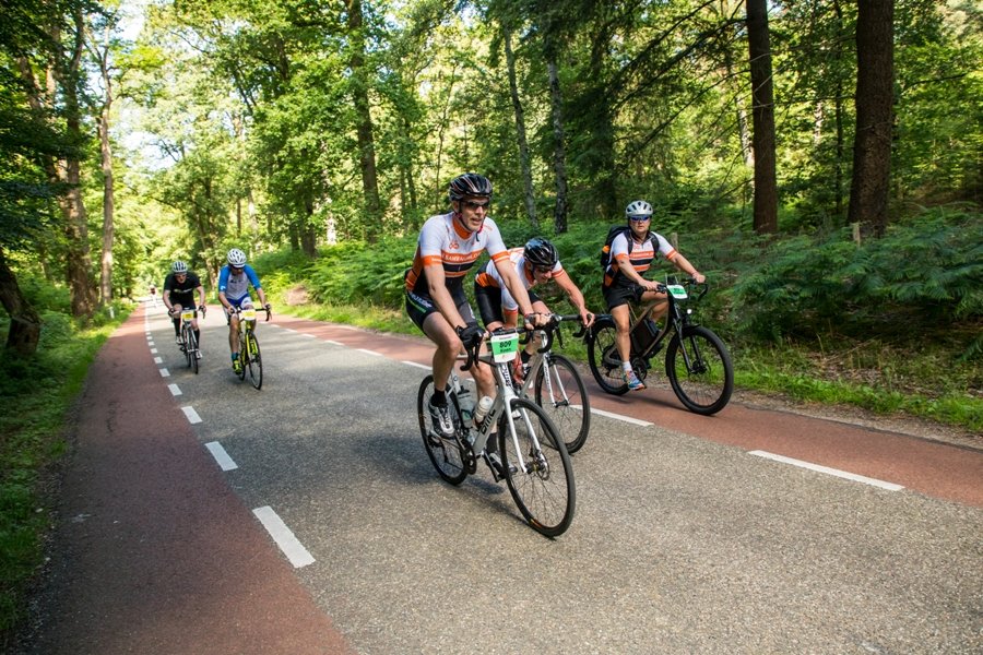 De weersvoorspellingen zien er vrij gunstig uit, maar hoe dan ook hopen we er zondag een mooie Wielerdag voor bedrijven van te maken! Ben jij één van de deelnemers? Leuk! 😄 Je kunt je hier nog even goed inlezen over wat er op het programma staat: nkwielrennenbedrijven.nl/wielerdag-voor…