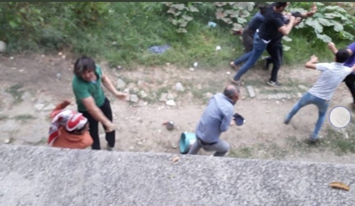 O emeğe, o kadina attıgın yumruk varya.... size insan diyene lanet olsun,şeref yoksunları #sakaryadaişçileresaldırı