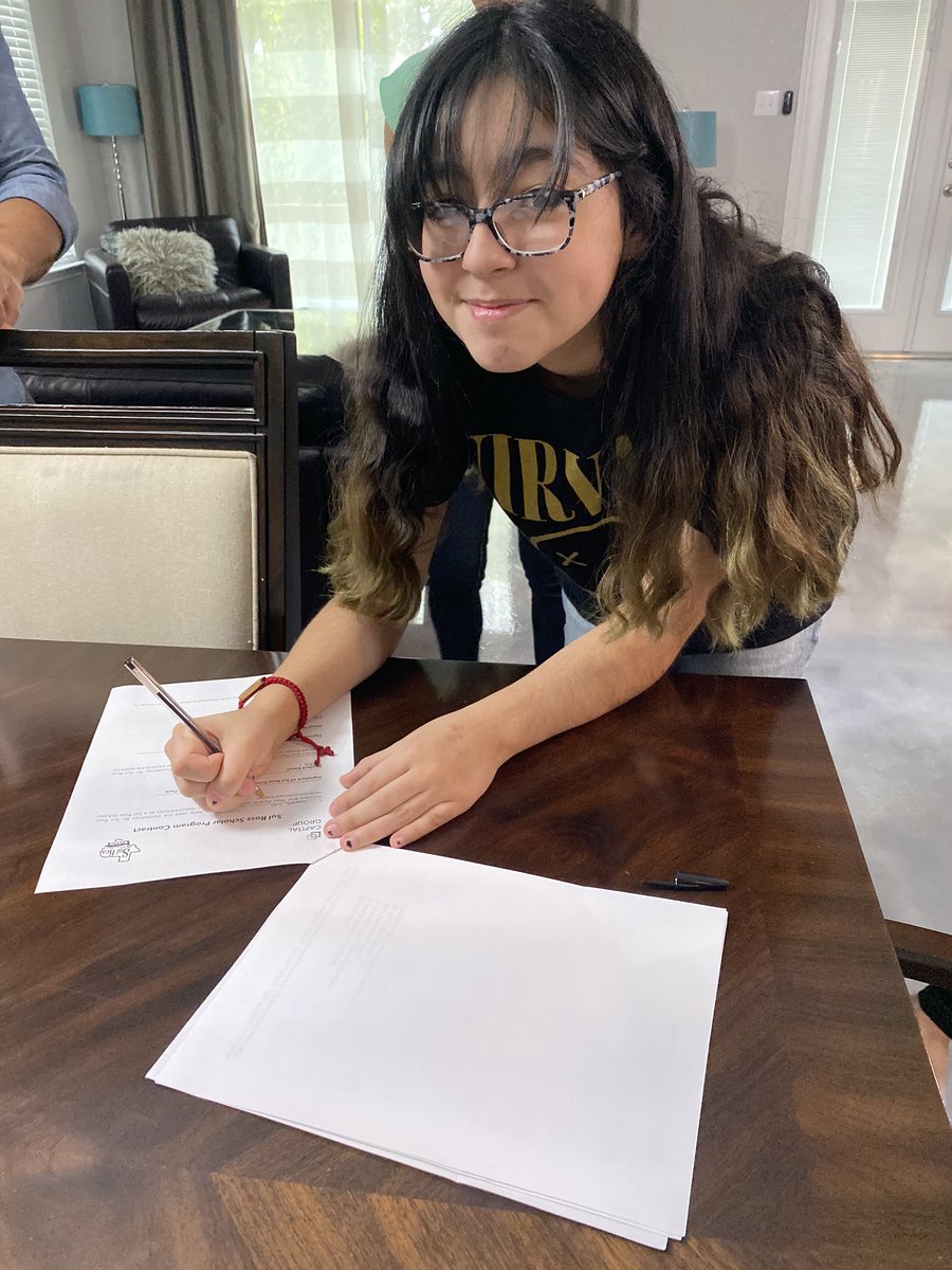 alvareznisd's tweet photo. Our Friday morning started out AMAZING. π two of our kids sign their first of many scholarships . We are so proud of our kids and families for working hard. thank you Capital Group for always believing in our kids. @NISDRoss #PartnershipsMatter https://t.co/3mLucHF0KC