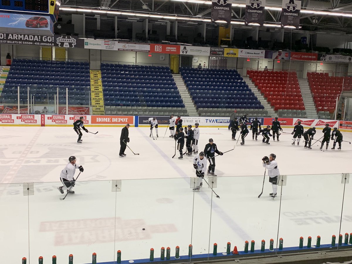 Coach <a href="/Bergy_25/">Kevin Bergin</a> à l’œuvre avec les défenseurs!

Nous sommes très heureux de te compter parmi nous cette saison en tant qu’entraîneur-adjoint!🏒